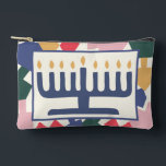 Hanukkah Menorah Dreidels Game Etui<br><div class="desc">Hanukkah Menorah, Dreidel Game Pouch. Alle ontwerpelementen kunnen worden bewerkt. Bewerkbare tekst wijzigen met uw favoriete lettertypestijl, -kleur en -grootte. Vul je zakje met dreidels en speel traktaties. Game on!!! Fijne Chanoeka! Tas Type: Print Cut Naai Kleine Accessoirezak Onze zakjes zijn er in twee maten en kunnen veel van alles...</div>