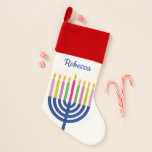 Hanukkah Menorah gepersonaliseerd Kerstsok<br><div class="desc">Thuisdecor voor Hanukkah,  een gepersonaliseerde voorraad met jouw naam of tekst,  en een kleurrijke Menorah</div>