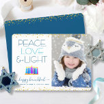 Hanukkah Menorah Modern Peace Love Light Feestdagenkaart<br><div class="desc">"Vrede, liefde en licht." Een speelse, moderne, artsy illustratie van boho patroonkaarsen in een menorah helpt je om te genieten van de vakantie van Hanukkah, samen met de aangepaste foto van je keuze. Toegewezen blauwe kaarsen met kleurrijke faux folie patronen bedekken een witte achtergrond. Faux Gold folie geeft stippen lijst...</div>