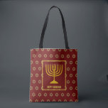 HANUKKAH Menorah Star David Personalized RED Tote Bag<br><div class="desc">Stijlvol feestartikel over de CANVAS TAS van afdrukken met faux gold Star van David in subtiel achtergrondpatroon. De tekst van Placeholder is klantgericht zodat kunt u HAPPY HANUKKAH in een groet van uw eigen keus (tekst van gelijkaardige lengte), jouw naam of tekst in uw eigen taal veranderen. Een deel van...</div>