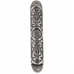 Hanukkah Mezuzah Hoesje Magnet Fotobeeldje Magneet<br><div class="desc">Acrylfotobeeldhouwmagneet met een afbeelding van een zilveren Hanukkah mezuzah-hoesje. Een mezuzah is een geparkeerd met een religieuze tekst die in een hoesje wordt gerold en aan de deuropening van een joods huis wordt bevestigd als teken van geloof. Zie bijpassende acrylfoto-beeldhouwpin, sleutelhanger, ornament en sculptuur. Zie het volledige collectie van de...</div>