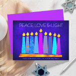 Hanukkah Modern Boho Candles Peace Love Light Blue Feestdagenkaart<br><div class="desc">"Vrede, liefde en licht." Een speelse, moderne, artsachtige illustratie van boho patroonkaarsen in een menorah helpt je om mee te doen in de vakantie van Hanukkah. De gesorteerde blauwe kaarsen met kleurrijke faux patronen van de folie bedekken een rijke diep blauwe getextureerde achtergrond. Faux hot-roze paarse ruitvormig patroon folie op...</div>