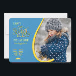 Hanukkah Photo Holiday Card 2 Feestdagenkaart<br><div class="desc">Verstuur vakantiewensen met deze griezelige fotokaart die is afgestemd op je gevoel, namen en foto. (partijvector gemaakt door gstudioimagen - www.freepik.com). (kerstfoto gemaakt door prostooleh - www.freepik.com). De kaart kan eenvoudig worden aangepast met de tekst, het lettertype, de lettertypekleur, de papieren vorm en de papieren soort. Niet precies wat je...</div>