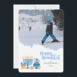 Hanukkah Photo Holiday Card Feestdagenkaart<br><div class="desc">Verstuur vakantiewensen met deze mooie fotokaart die is afgestemd op je gevoel, namen en foto. (Pix). De kaart kan eenvoudig worden aangepast met de tekst, het lettertype, de lettertypekleur, de papieren vorm en de papieren soort. Niet precies wat je zoekt? Al onze producten kunnen zonder extra kosten op maat worden...</div>