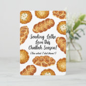 Hanukkah Pun Illustration – Latkes and Challah Feestdagenkaart (Staand voorkant)