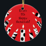 Hanukkah Red/White/Black Candles Ornament<br><div class="desc">Hanukkah Red/White/Black Candles Ornament. Pas elke kant aan door bestaande tekst te verwijderen en uw eigen tekst toe te voegen met uw favoriete lettertypestijl,  kleur en grootte. Happy Hanukkah! Bedankt om te winkelen en langs te stoppen!</div>