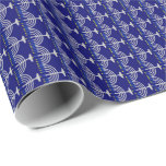 Hanukkah Silver Menorah over Navy Blue Cadeaupapier<br><div class="desc">Verpakking van papier met zilvermenorah met blauwe kaarsen en een geel kaars-vlampatroon op een blauw marineklein. Personaliseerbaar. Ideaal voor de joodse vakantie van Hanukkah (Chanoeka).</div>
