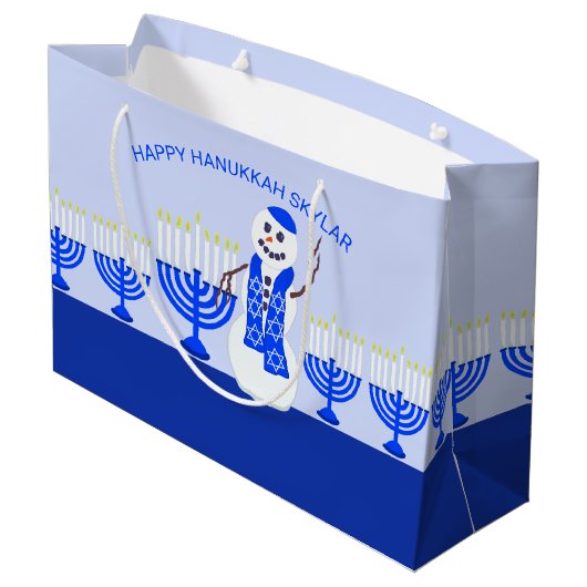 Hanukkah Snowman voegt Jouw naam Fun toe aan de Ki Groot Cadeauzakje (Achterkant Gekanteld)