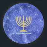 Hanukkah Snowstorm Menorah Papieren Bordje<br><div class="desc">Voor je Chanukkah feest. Een golvend goud Hanukkah menorah en Happy Hanukkah in het blauw en witte tekst bovenop een blauw en wit fractaal afbeelding dat doet denken aan sneeuwvlokken in een storm. Chag Sameach!</div>