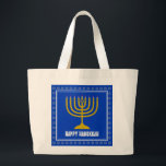 HANUKKAH Star David Menorah Persoonlijke BLUE Grote Tote Bag<br><div class="desc">Stijlvolle canvas tas met goudkleurige menorah en zilverkleurige ster van David op een BLUE-achtergrond (blauw om de Israëlische vlag aan te passen). De groet HAPPY HANUKKAH is klantgericht zodat kunt u jouw naam toevoegen of de groet veranderen. Andere overeenkomende objecten zijn beschikbaar in het HANUKKAH-Collectie door Berean-Design, zodat je een...</div>