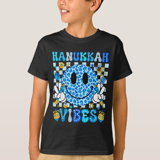 Hanukkah Vibes Groovy Smile Face Jewish Holiday Ch T-shirt (Voorkant)