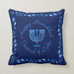 Hanukkiah Happy Hanukkah Jewish Holiday Menorah Kussen<br><div class="desc">Chanoeka Symbool. Gelukkig Chanoeka Party Joodse Vakantie Blauwe Menora. Joodse vakantie Chanoeka Decoratie met traditionele Chanuka decoratief symbool - Marine Blauwe kleur hanukkiah menorah, kandelaar met kaarsen, ster van David en neon blauwe gloeiende lichten illustratie. Chanoeka Festival van lichten Evenement Decoratie. Jeruzalem, Israël. Home > Home Decor > Kussens &...</div>