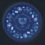 Hanukkiah Happy Hanukkah Jewish Holiday Menorah Papieren Bordje<br><div class="desc">Hanoekiah-symbool. Happy Hanukkah Party Jewish Holiday Blue Menorah. Jewish Holiday Chanukkah Decoratie met traditioneel Chanoekanesymbool: Navy Blue color hanukkiah menorah, kandlestik met kaarsen, ster van David en neon blue ggloed illusie. Hanukkah Festival of light Event Decoration. Jeruzalem, Israël. Kunstwerk en partijbenodigdheden > partijbenodigdheden > Tafelgerei > Papier en partijmateriaal. Borden....</div>