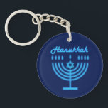 Hanukkiah Happy Hanukkah Jewish Holiday Menorah Sleutelhanger<br><div class="desc">Hanoekiah-symbool. Happy Hanukkah Party Jewish Holiday Blue Menorah. Jewish Holiday Chanukkah Decoratie met traditioneel Chanoekanesymbool: Navy Blue color hanukkiah menorah, kandlestik met kaarsen, ster van David en neon blue ggloed illusie. Hanukkah Festival of light Event Decoration. Jeruzalem, Israël. Kleding en schoenen > Vrouwen > Kleding > Topjes & T-shirt >...</div>