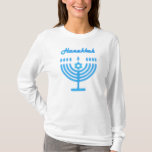 Hanukkiah Happy Hanukkah Jewish Holiday Menorah T-shirt<br><div class="desc">Hanoekiah-symbool. Happy Hanukkah Party Jewish Holiday Blue Menorah. Jewish Holiday Chanukkah Decoratie met traditioneel Chanoekanesymbool: Navy Blue color hanukkiah menorah, kandlestik met kaarsen, ster van David en neon blue ggloed illusie. Hanukkah Festival of light Event Decoration. Jeruzalem, Israël. Kleding en schoenen > Vrouwen > Kleding > Topjes & T-shirt >...</div>