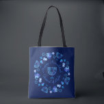 Hanukkiah Happy Hanukkah Jewish Holiday Menorah Tote Bag<br><div class="desc">Hanoekiah-symbool. Happy Hanukkah Party Jewish Holiday Blue Menorah. Jewish Holiday Chanukkah Decoratie met traditioneel Chanoekanesymbool: Navy Blue color hanukkiah menorah, kandlestik met kaarsen, ster van David en neon blue ggloed illusie. Hanukkah Festival of light Event Decoration. Jeruzalem, Israël. Accessoires > Markeringen & portefeuilles > Tassen & winkelzakken > Canvas tassen...</div>