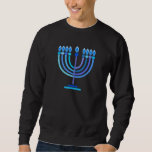 Hanukkiah Happy Hanukkah Jewish Holiday Menorah Trui<br><div class="desc">Hanoekiah-symbool. Happy Hanukkah Party Jewish Holiday Blue Menorah. Jewish Holiday Chanukkah Decoratie met traditioneel Chanoekanesymbool: Navy Blue color hanukkiah menorah, kandlestik met kaarsen, ster van David en neon blue ggloed illusie. Hanukkah Festival of light Event Decoration. Jeruzalem, Israël. Kleding en schokken > Mannen > Kleding > Hoodies en Sweatshirts Modern...</div>