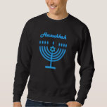 Hanukkiah Happy Hanukkah Jewish Holiday Menorah Trui<br><div class="desc">Hanoekiah-symbool. Happy Hanukkah Party Jewish Holiday Blue Menorah. Jewish Holiday Chanukkah Decoratie met traditioneel Chanoekanesymbool: Navy Blue color hanukkiah menorah, kandlestik met kaarsen, ster van David en neon blue ggloed illusie. Hanukkah Festival of light Event Decoration. Jeruzalem, Israël. Kleding en schokken > Mannen > Kleding > Hoodies en Sweatshirts Modern...</div>