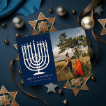 Hanukkiah Menorah Happy Hanukkah-fotomarine Folie Feestdagenkaart<br><div class="desc">Illustreerde menorah (hanukkiah) en Happy Hanukkah in echte folie. Voeg een bericht of meer foto's aan de achterkant toe. Kies uit goud,  zilver of roos gouden folie</div>