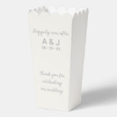 Happily Ever After Pearl White Silver Monogrammed Bedankdoosjes (Voorkant)