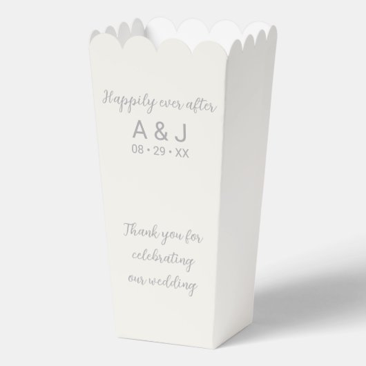 Happily Ever After Pearl White Silver Monogrammed Bedankdoosjes (Voorkant)