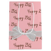 Happy 13th Birthday Bow op roze middelgrote tas me Medium Cadeauzakje (Achterkant)