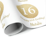 Happy 16th Birthday Gold Glitter en White Cadeaupapier<br><div class="desc">Fijne 16de verjaardag Gold Glitter en White Wrapping Paper met persoonlijke naam. Voor verdere aanpassing,  te klikken gelieve de knoop "van de Aanpassing het"en ons ontwerphulpmiddel te gebruiken om deze sjabloon te wijzigen.</div>