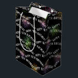 Happy 16th Birthday vuurwerk op zwart Medium Cadeauzakje<br><div class="desc">Fijne 16de verjaardagstekst met zwart vuurwerk. De achtergrondkleur en de verjaardagsleeftijd kunnen worden veranderd.</div>