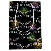 Happy 17th Birthday vuurwerk op zwart Medium Cadeauzakje (Voorkant)