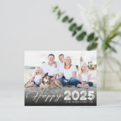 Happy 2025 Typografie Minimalistische Nieuwjaarsfo Feestdagenkaart (Staand voorkant)