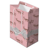 Happy 21st Birthday Bow op roze, middelgrote cadea Medium Cadeauzakje (Voorkant Gekanteld)