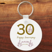 Happy 30th anniversary name date golden red leaf sleutelhanger (Voorkant)