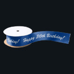 Happy 30th Birthday aangepaste kleuren satin gift  Satijnen Lint<br><div class="desc">Happy 30th Birthday custom color satin gift lint (blauw voorbeeld). Pas uw eigen leeftijd en naam naar keuze aan. Moderne sjabloon voor scripttypografie. Kies je eigen dikte. Accessoires voor cadeaubonnen voor 30-jarige mannen en vrouwen.</div>