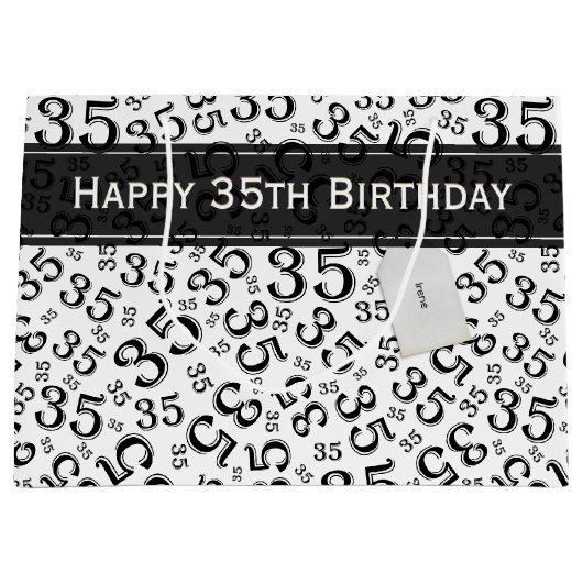 Happy 35th Birthday Number Pattern Black/White Groot Cadeauzakje (Voorkant)