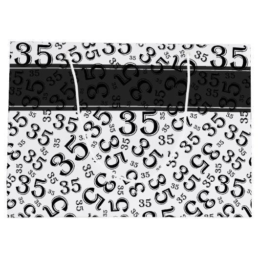 Happy 35th Birthday Number Pattern Black/White Groot Cadeauzakje (Achterkant)