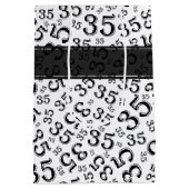 Happy 35th Birthday Number Pattern Black/White Medium Cadeauzakje (Achterkant)
