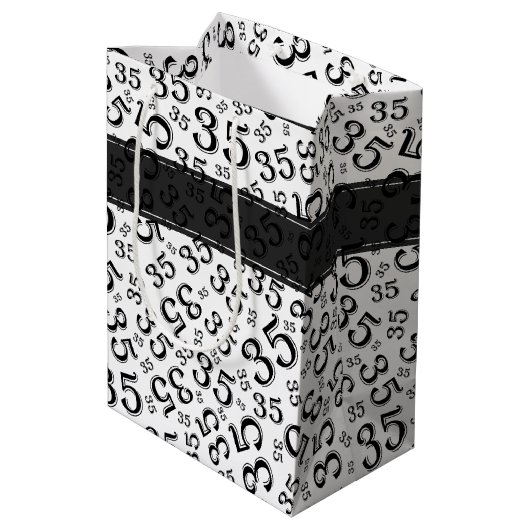 Happy 35th Birthday Number Pattern Black/White Medium Cadeauzakje (Achterkant Gekanteld)