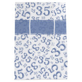 Happy 35th Birthday Number Pattern Blue/White Medium Cadeauzakje (Achterkant)