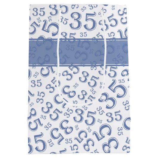 Happy 35th Birthday Number Pattern Blue/White Medium Cadeauzakje (Achterkant)