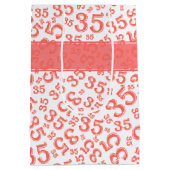 Happy 35th Birthday Number Pattern Coral/White Medium Cadeauzakje (Achterkant)
