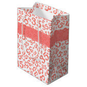Happy 35th Birthday Number Pattern Coral/White Medium Cadeauzakje (Achterkant Gekanteld)