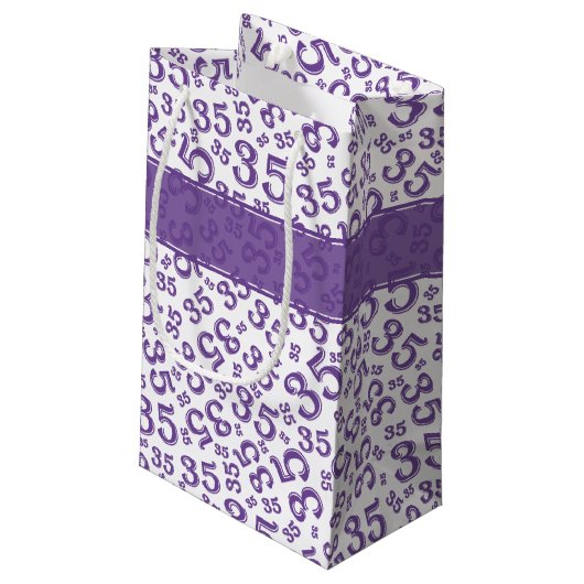 Happy 35th Birthday Number Pattern Paars/White Klein Cadeauzakje (Achterkant Gekanteld)