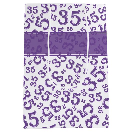 Happy 35th Birthday Number Pattern Paars/White Medium Cadeauzakje (Achterkant)