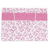 Happy 35th Birthday Number Pattern Pink/White Groot Cadeauzakje (Achterkant)