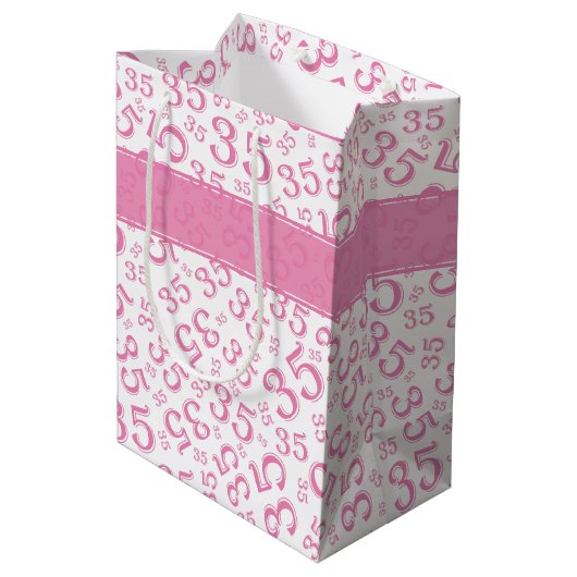 Happy 35th Birthday Number Pattern Pink/White Medium Cadeauzakje (Achterkant Gekanteld)