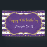 Happy 40th Birthday Banner Paars en Gold Glitter<br><div class="desc">Fijne 40ste verjaardag banner voor vrouwen of man. Paarse en goudfeestdag. Glitter Confetti. Zwarte en witte strepen. Afdrukbaar digitaal. Voor verdere aanpassing,  te klikken gelieve de knoop "van de Aanpassing het"en ons ontwerphulpmiddel te gebruiken om deze sjabloon te wijzigen.</div>