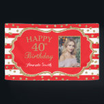 Happy 40th Birthday Banner Red Gold Glitter Foto<br><div class="desc">Fijne 40ste verjaardag banner voor vrouwen of man. Rood en Glitter Birthday Party Banner. Glitter Confetti. Zwarte en witte strepen. Afdrukbaar digitaal. Voor verdere aanpassing,  te klikken gelieve de knoop "van de Aanpassing het"en ons ontwerphulpmiddel te gebruiken om deze sjabloon te wijzigen.</div>
