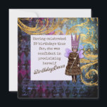 Happy 40th Birthday  Queen Fairy Kaart<br><div class="desc">Geweldige 40ste verjaardagskaart voor haar! Het flitsgewijzigde kunstontwerp kenmerkt een schattig antiek meisje met een papieren kroon en een scepter op een fancy, noodlijdende harlequin achtergrond. Tekst vooraan" Ze heeft tot nu toe 39 verjaardagen gevierd en had er vertrouwen in dat ze zichzelf de koningin van de verjaardag zou opzeggen....</div>
