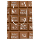 Happy 45th Birthday Chocolate Snoep Bar Medium Cadeauzakje (Voorkant)