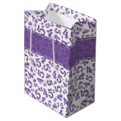 Happy 45th Birthday Number Pattern Paars/White Medium Cadeauzakje (Achterkant Gekanteld)